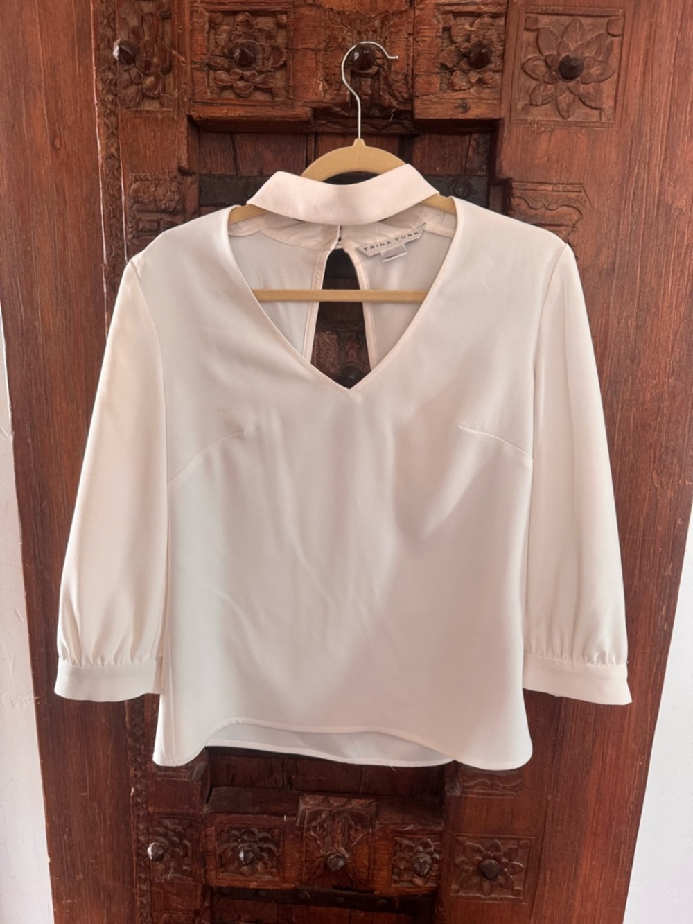 Trina Turk White Women's V-Neck Blouse with Collar